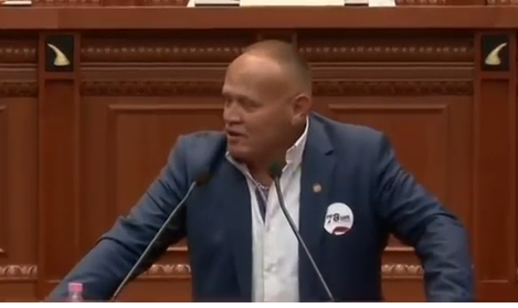 Muçiqi i ashpër me Kurtin, thotë se vendimin për 100€ e bëri për vota