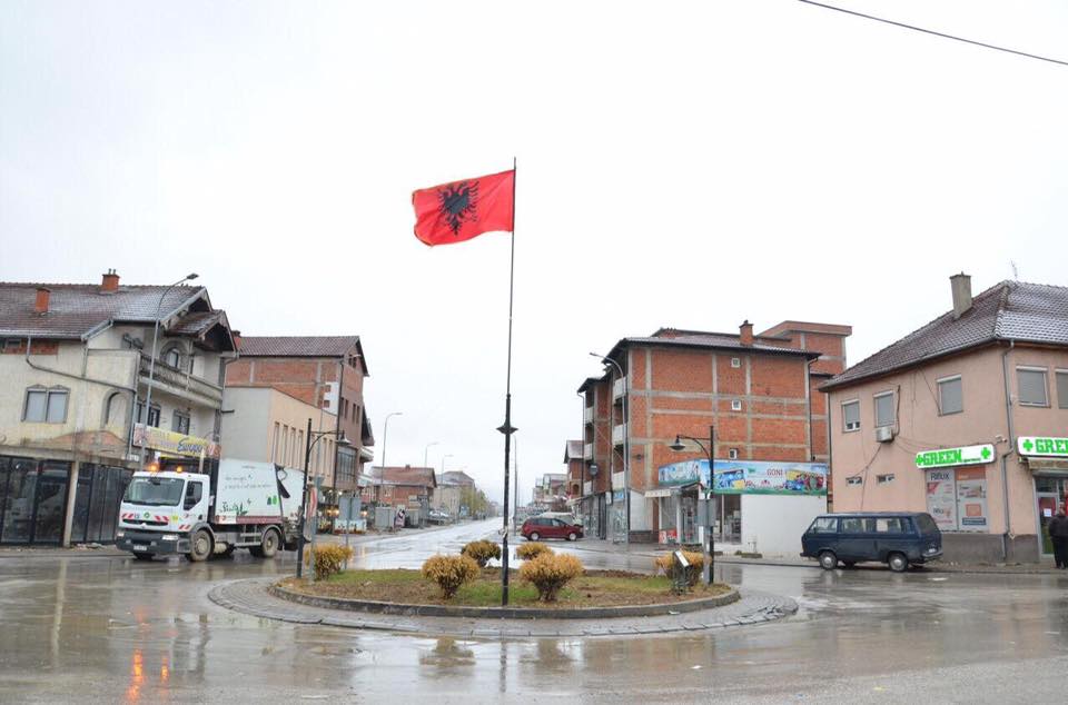 Detaje ekskluzive nga përleshja me armë në Podujevë – babë e bir shtinë me armë pas konfliktit me tre persona, një i lënduar (EMRAT)