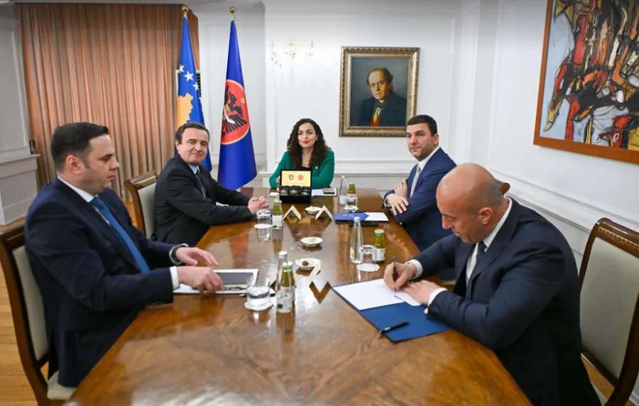 Osmani paralajmëron “kompromis politik” – Partitë nën presion për Buxhetin 2026!