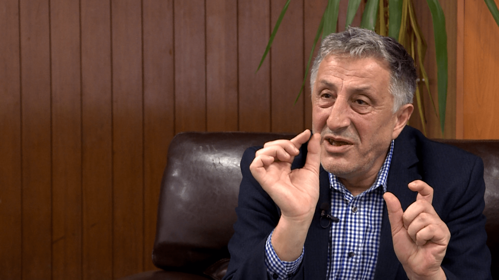 Jasharaj: Kurtin e kam lutur si vëlla e kryeministër për 100 euro, si mund të na jap tash pagën e 13