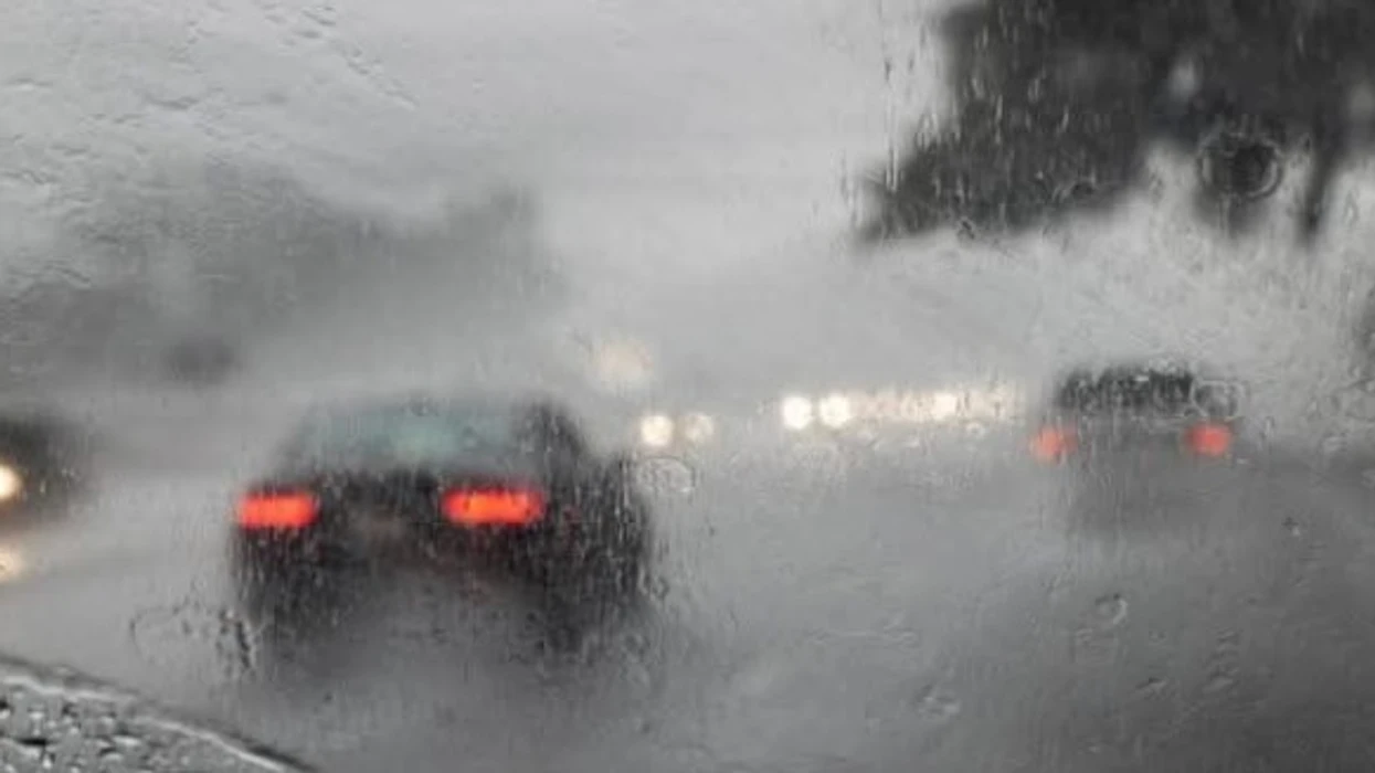 Rrugë të mbuluara me ujë, Policia bën apel për kujdes gjatë vozitjes