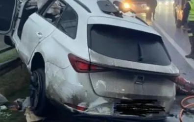 LAJMI I FUNDIT: Burrë e grua shqiptarë që po vinin nga Gjermania aksidentohen për vdekje