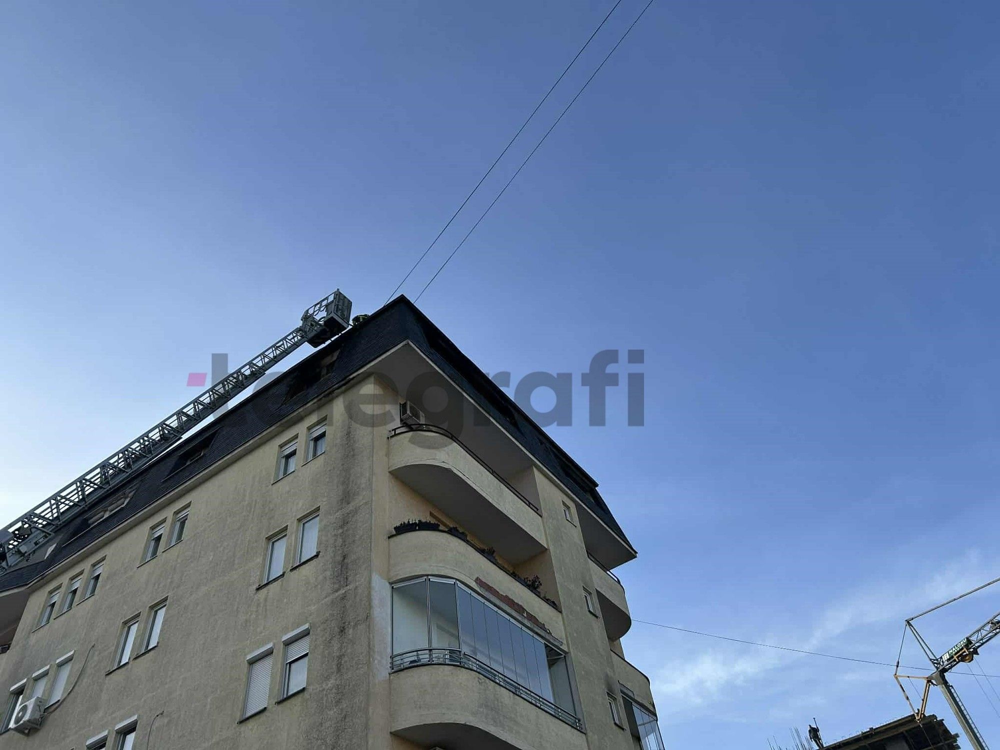 Një i lënduar nga zjarri që përfshiu ndërtesën në "Kondrën e Diellit" – policia jep detajet