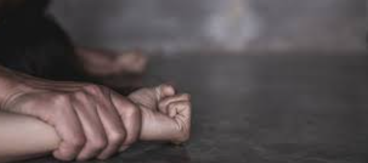 Dyshohet se dhunoi një grua në Gjakovë, një person dërgohet në mbajtje